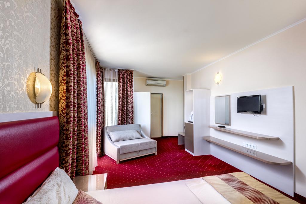 CAPRI_HOTEL_NESSEBAR_BULGARIA_AIR_TOUR_TRAVEL
